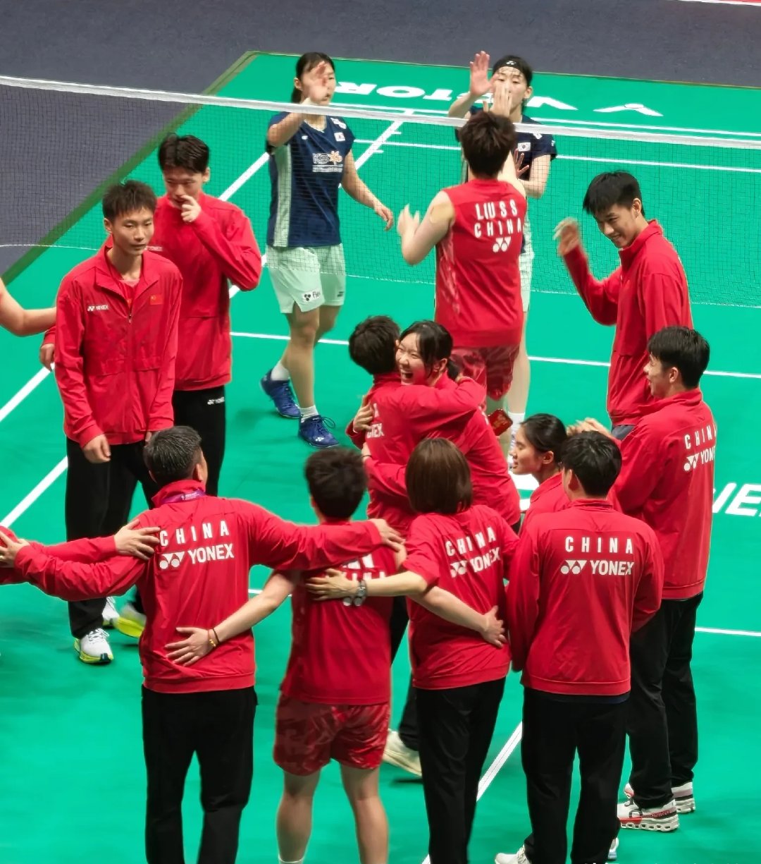 爱游戏平台体验-包含Rookie连续五场比赛得分超过锐不可当，FPX不断突破！赛场气氛高涨的词条