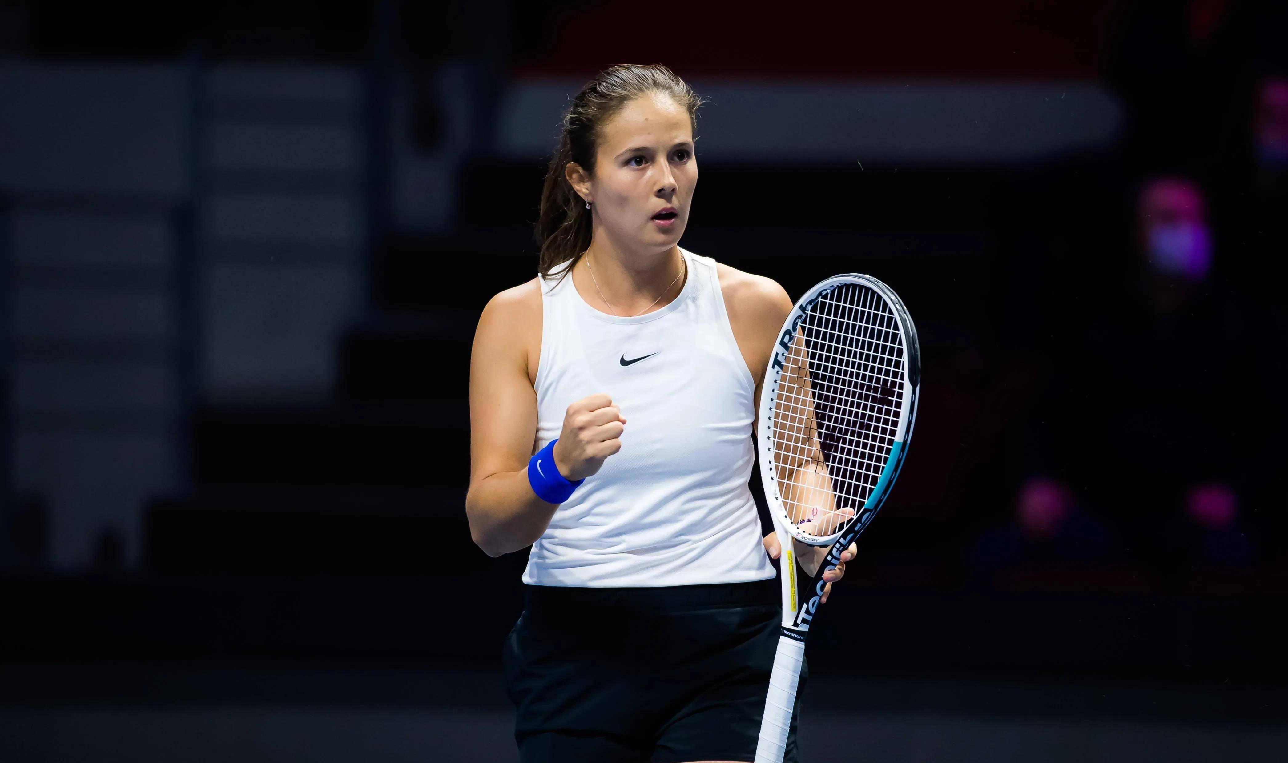 爱游戏中国官网-阿扎伦卡焦点对战，科维托娃与80激战切尔西分钟，晋级下一阶段胜负难料！上演精彩一战的简单介绍