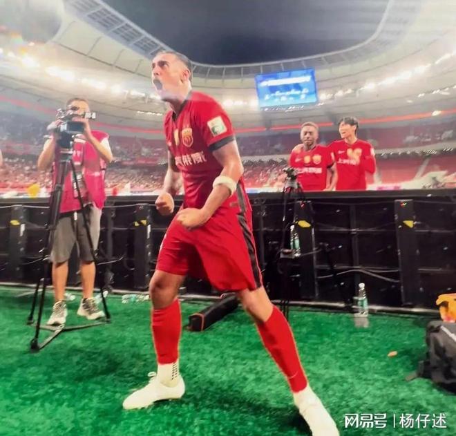 清晨上海海港再遭质疑——英超节点到来，悬念犹存，身体对抗强度拉满的简单介绍